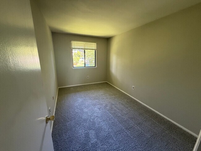 Building Photo - 326B Saybrook Lane