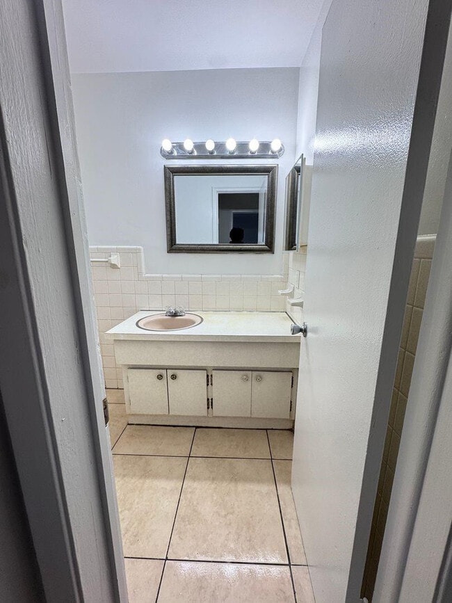 Building Photo - 890 NW 39th St