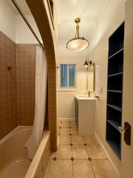 Building Photo - 840 Huntley Dr