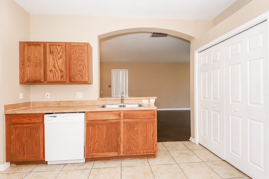 Building Photo - 10330 Avelar Ridge Dr