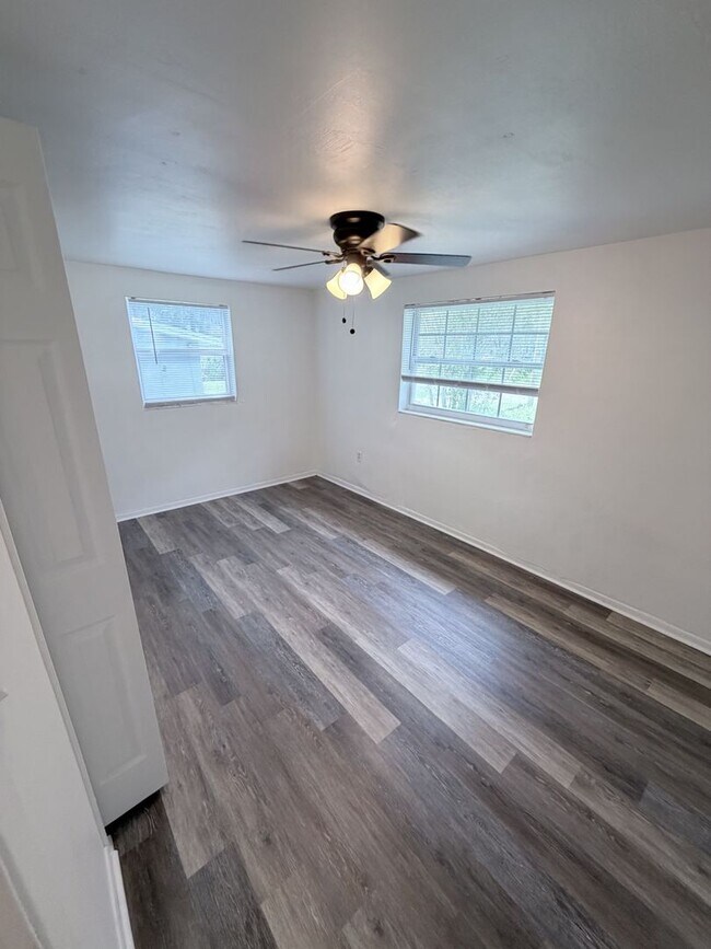 Building Photo - 21377 Campbell Dr