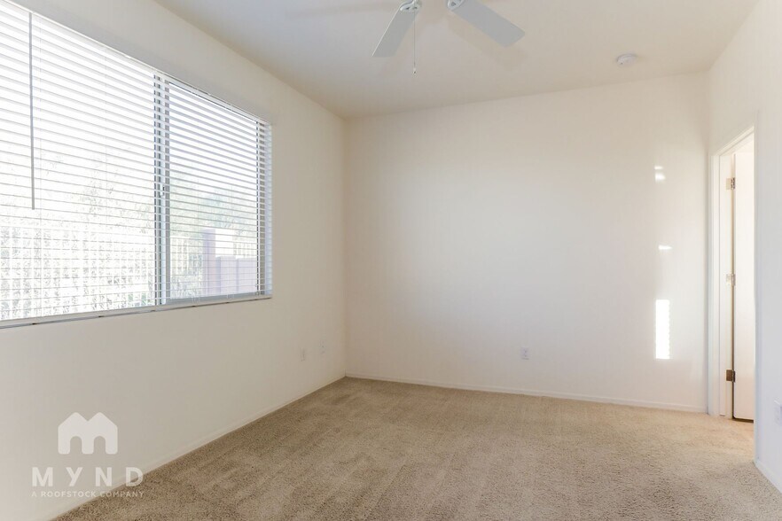 Building Photo - 801 Calle Tikal