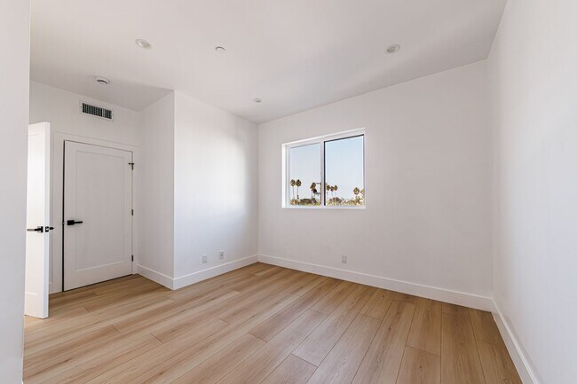 Building Photo - 13463 Beach Ave