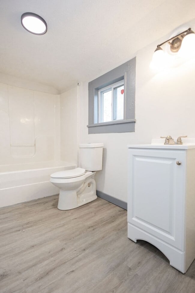 Building Photo - Modern 2BR Upgrade Near Downtown – Move-In Ready + 50% OFF your first month’s rent!