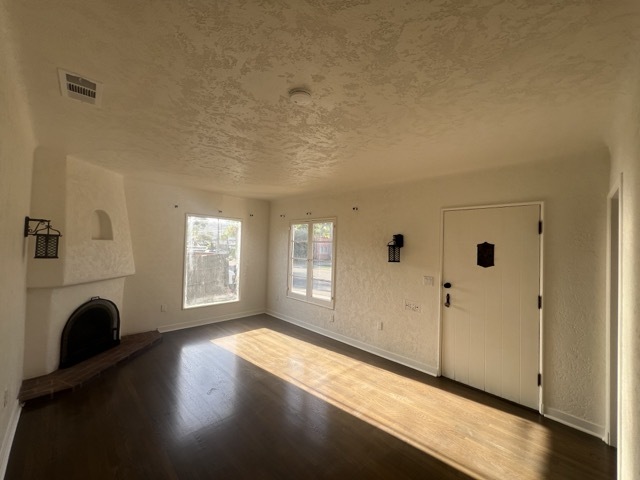 Living room - 2102 Laverna Ave