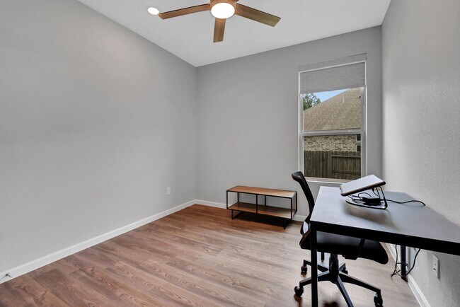 Building Photo - 4933 Chester Lk Ln