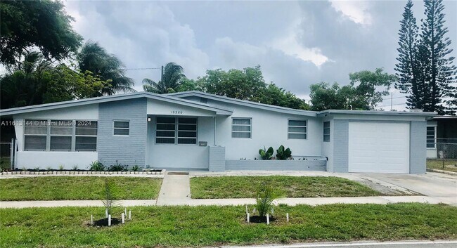 Primary Photo - 18280 S Glades Dr