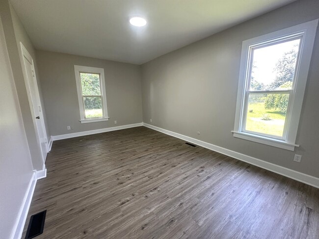 Building Photo - 1412 Elm St