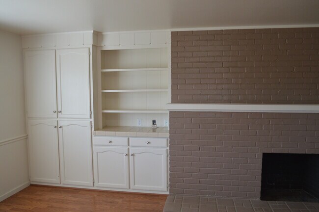 Building Photo - 15290 Sunset Dr