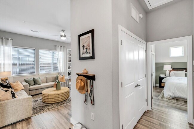 Building Photo - 5553 Lockhart Ln