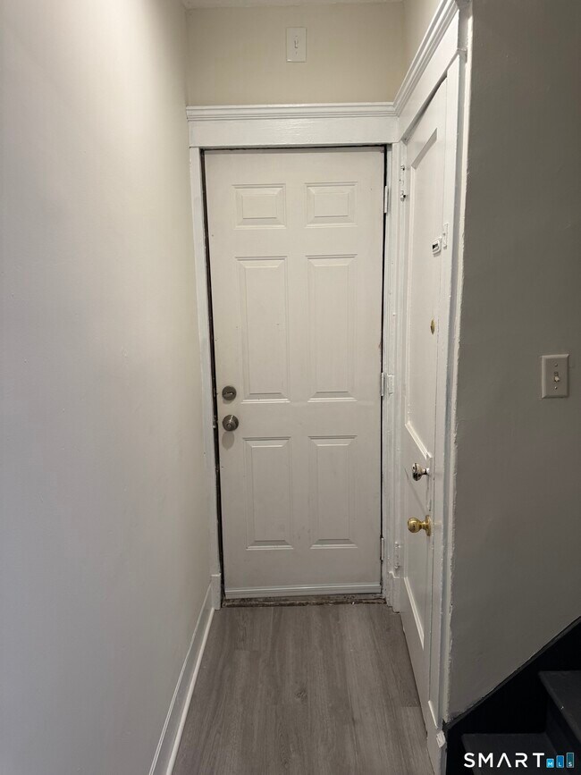 Building Photo - 393 Newhall St