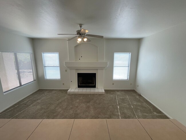 Building Photo - Great eastside location on cul-de-sac lock...