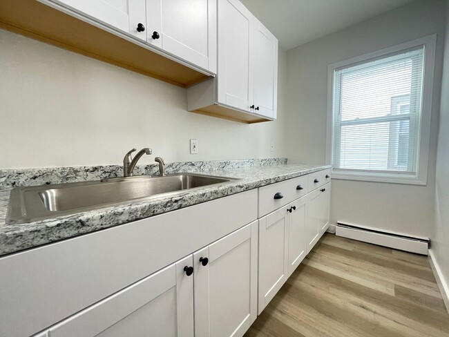 Building Photo - 124 Beech St