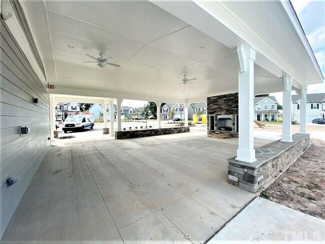 Building Photo - 1104 Congleton Pl
