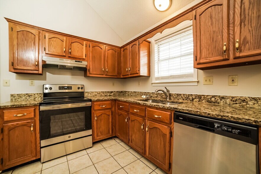Building Photo - 5618 Heather View Dr