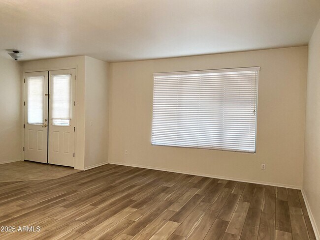 Building Photo - 8837 W Glenn Dr