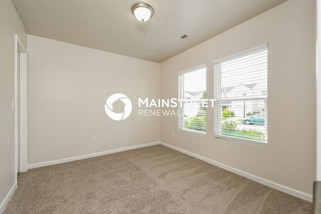 Building Photo - 4 Bedroom Pet-Friendly Home in Greensboro, NC with Main Street Renewal