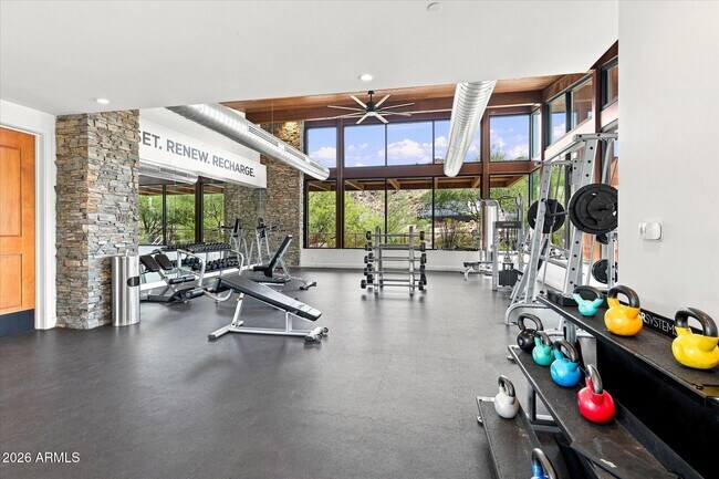 Building Photo - 1118 E Paseo Way