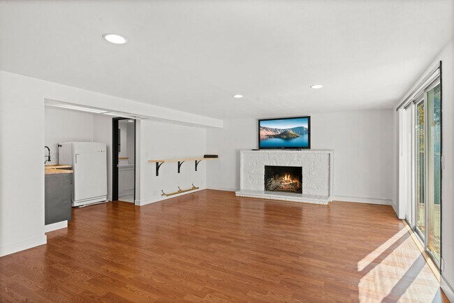 Building Photo - 3 Bedroom 3 Bath House