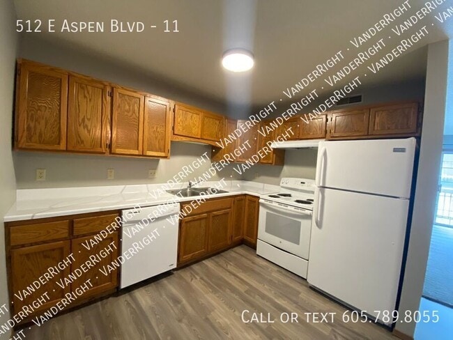 Building Photo - 512 E Aspen Blvd