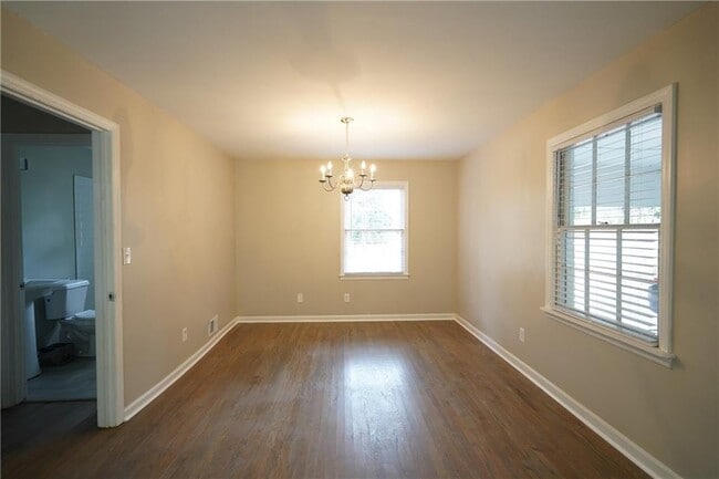 Building Photo - 2221 Pinecliff Dr NE