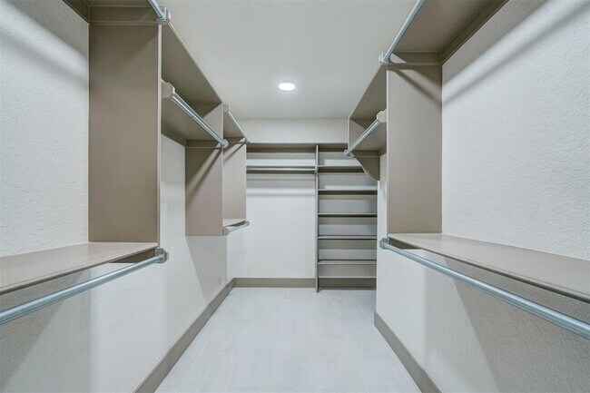 Building Photo - 3616 Burlington Dr