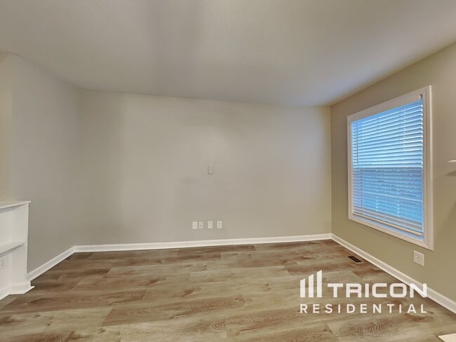 Building Photo - 3450 Southwood Dr