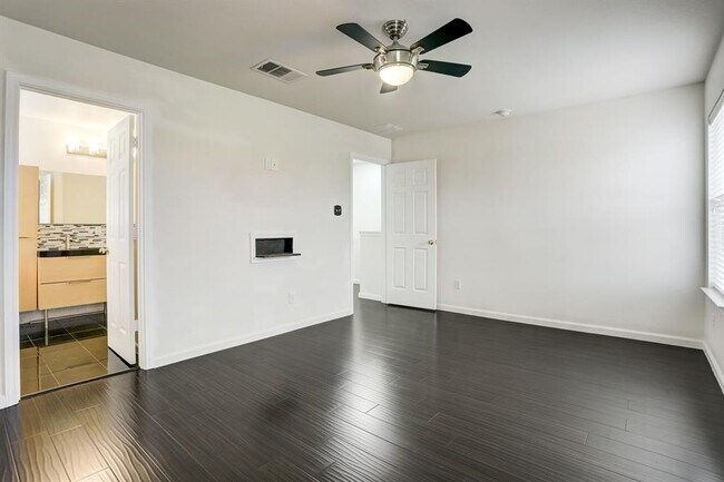 Building Photo - 14608 Walt Whitman Trl