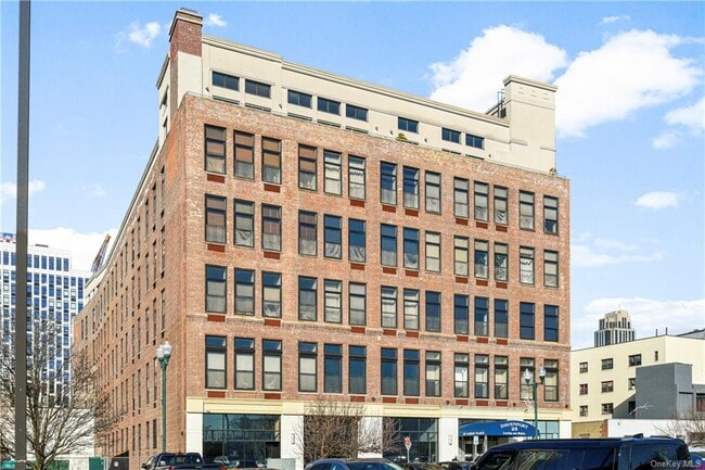 Building Photo - 25 Leroy Pl