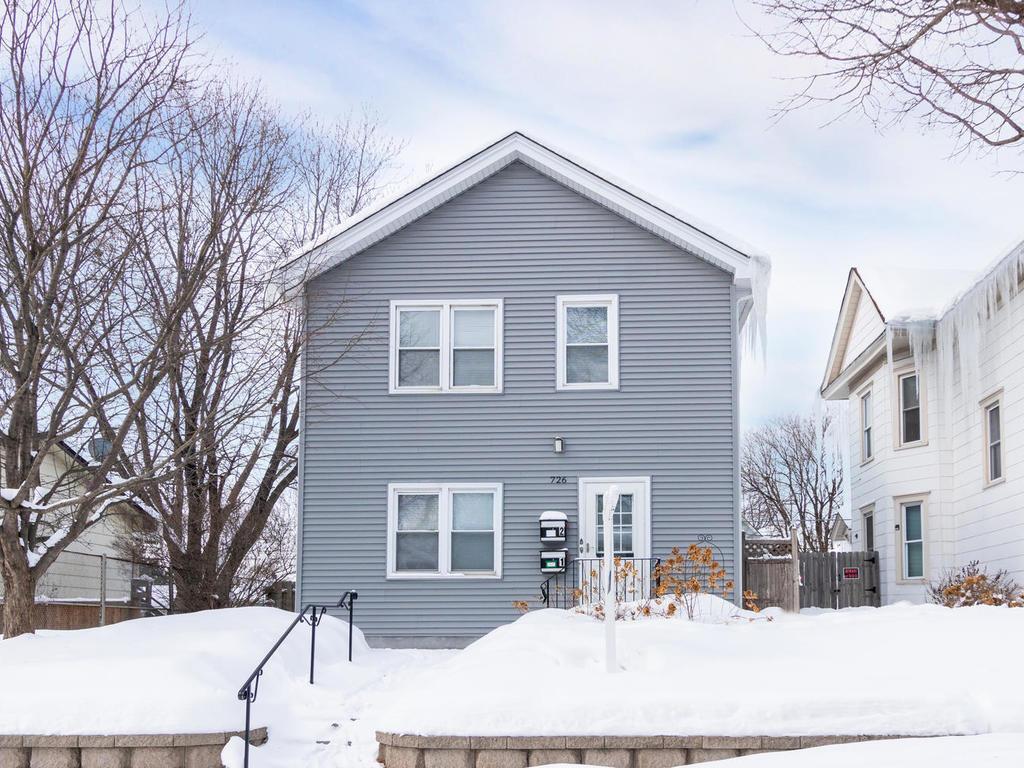 Building Photo - 726 Quincy St NE