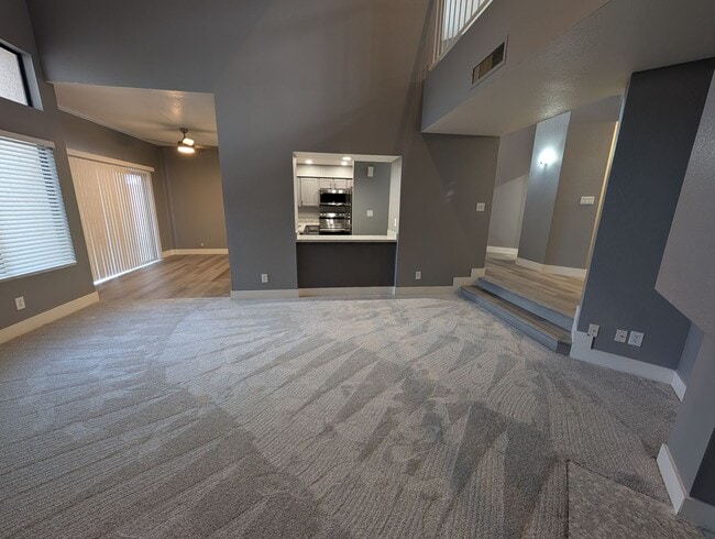 Building Photo - 2 Bedroom 2.5 Bath