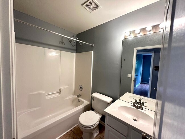 Building Photo - 2029 Chinabrook Ct