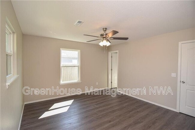 Building Photo - 117 E Veterans Pkwy