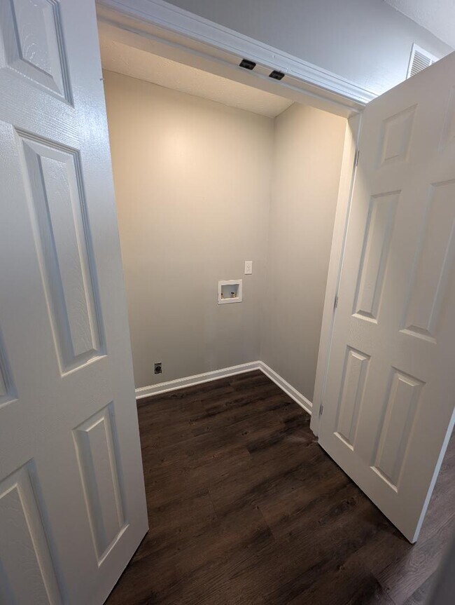Building Photo - 105 Woodland Park Cir