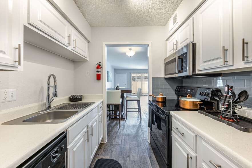 The Landing at Clear Lake 240 El Dorado Blvd ster TX 77598