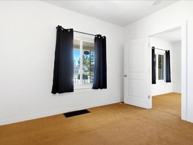 Building Photo - Poplar Grove 2 bedroom 1 bath, fenced