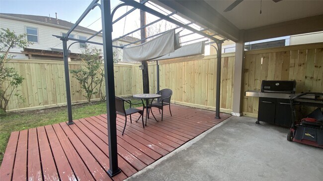 Building Photo - 6057 Yale St