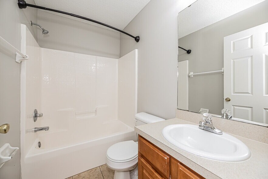 Building Photo - 3168 Tower Oaks Dr
