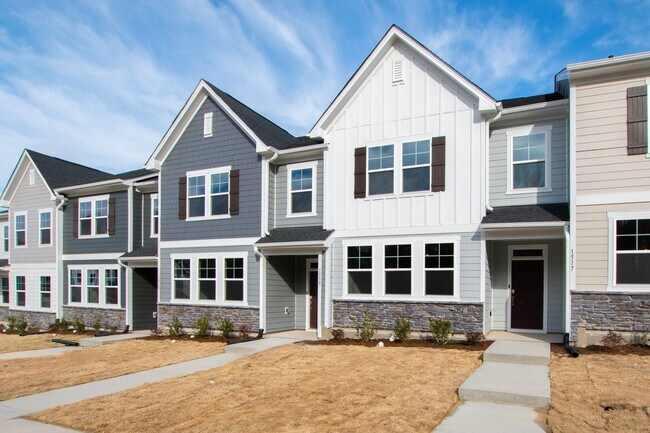 Building Photo - Move-In Ready 4-Bedroom Townhome in Rosedale!