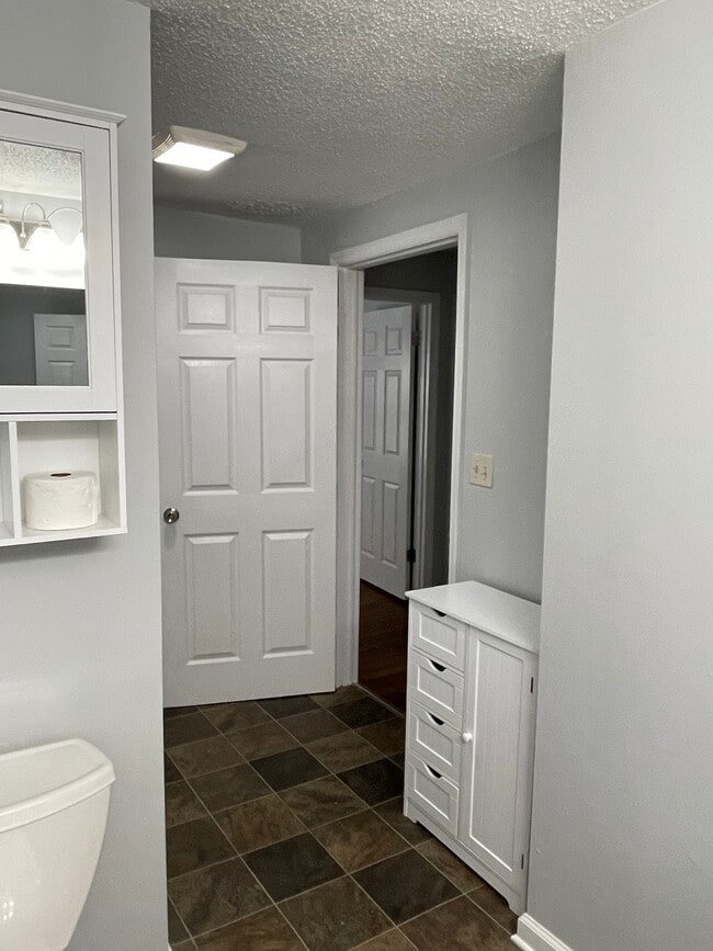 Building Photo - 273 Sims Dr