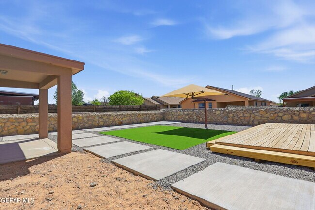 Building Photo - 14458 Vincent Kalel