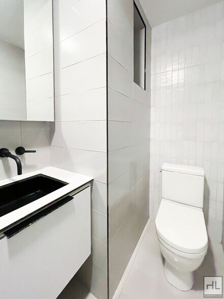 Building Photo - Carroll Gardens 2-Bed 1-Bath