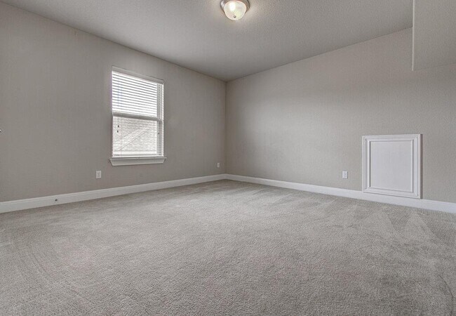 Building Photo - 5821 Viejo Dr