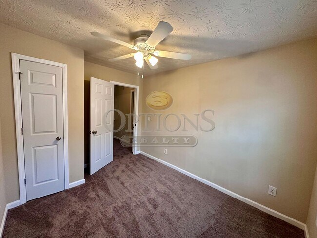 Building Photo - 827 Forsythia Way