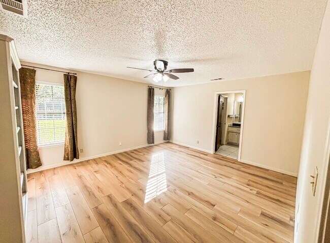 Building Photo - 105 Bluebird Cir