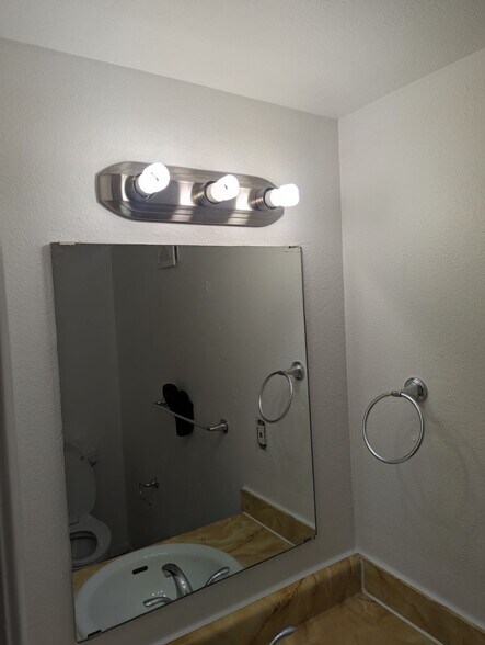 Building Photo - 2329 Sambrano Ave