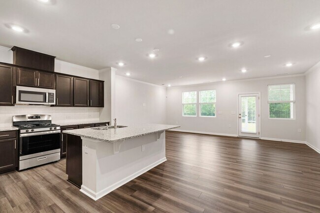 Building Photo - Bright & Beautiful! Modern 3-Bedroom Townh...