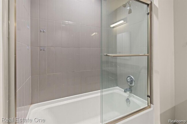 Building Photo - 10 Grand River Ave