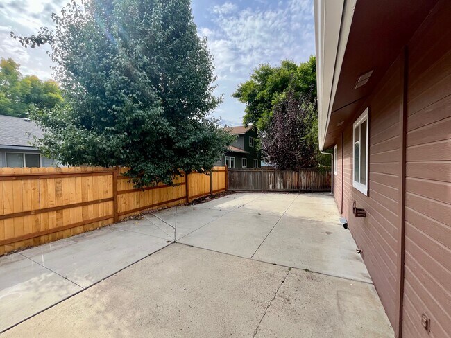 Building Photo - 10627 W Richey Dr