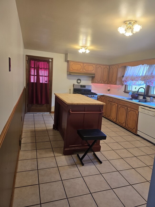 Building Photo - 68 Lilmont Dr